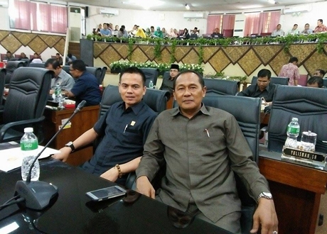 DPRD Padang Sahkan Ranperda Perubahan APBD 2017 Menjadi Perda DPRD Padang Sahkan Ranperda Perubahan APBD 2017 Menjadi Perda