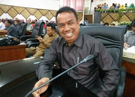 DPRD Padang Sahkan Ranperda Perubahan APBD 2017 Menjadi Perda