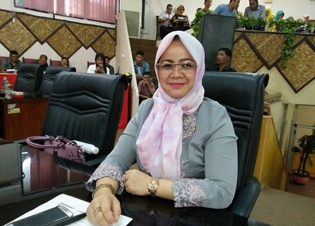 DPRD Padang Sahkan Ranperda Perubahan APBD 2017 Menjadi Perda